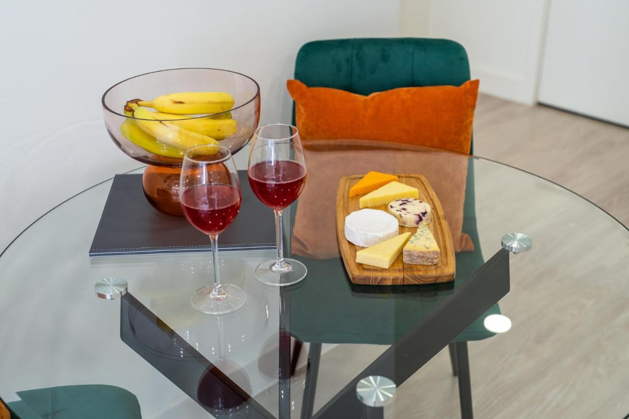 Luxury One Bedroom Serviced Apartment In The Heart Of Bedford Exterior foto